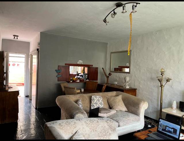 2 BEDROOM DUPLEX FOR SALE IN SUNNYSIDE